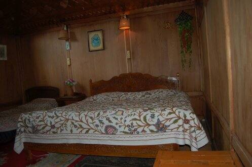 Hafia Houseboat, Srinagar 2